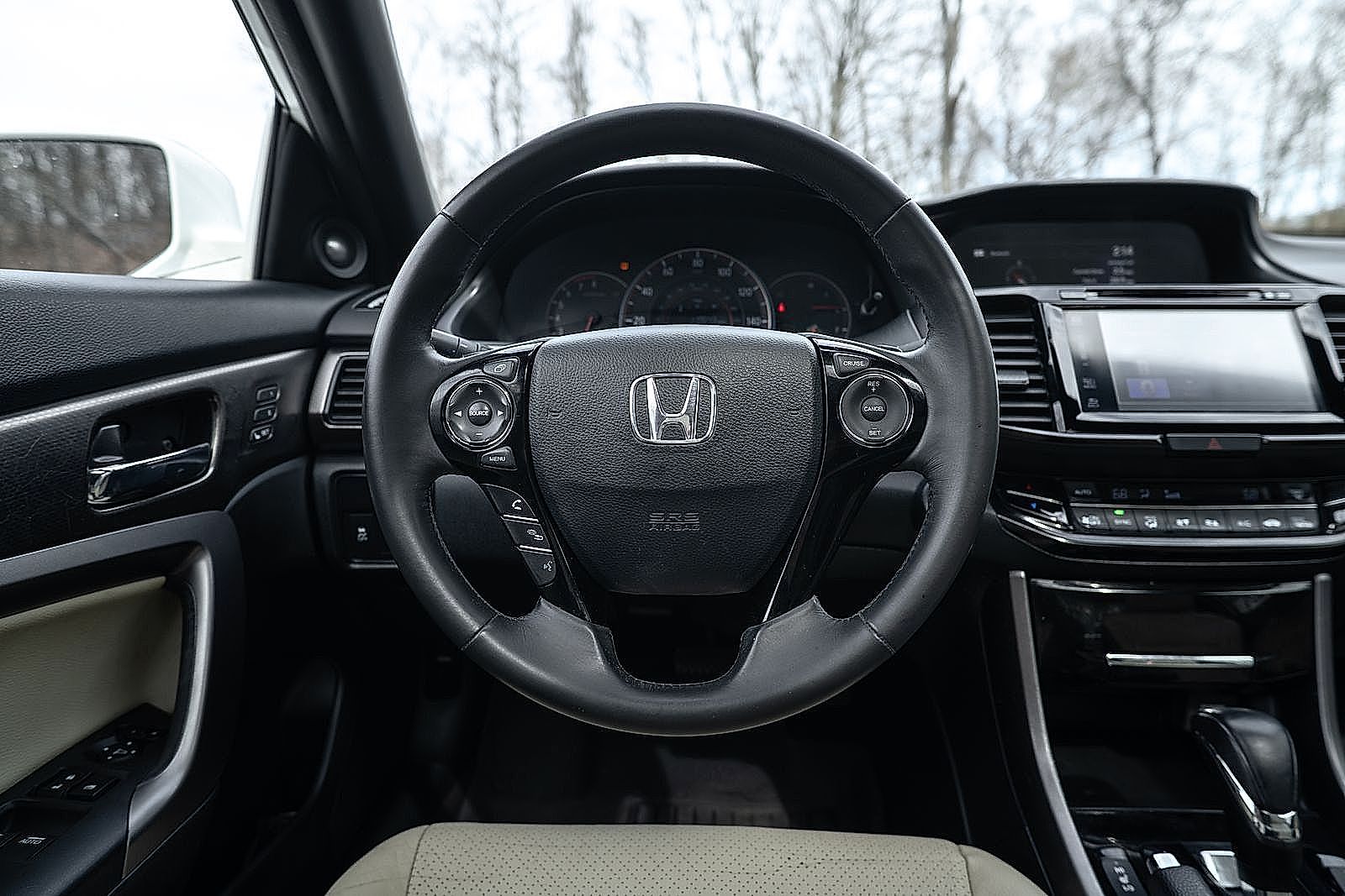 Vehicle image 18 of 28