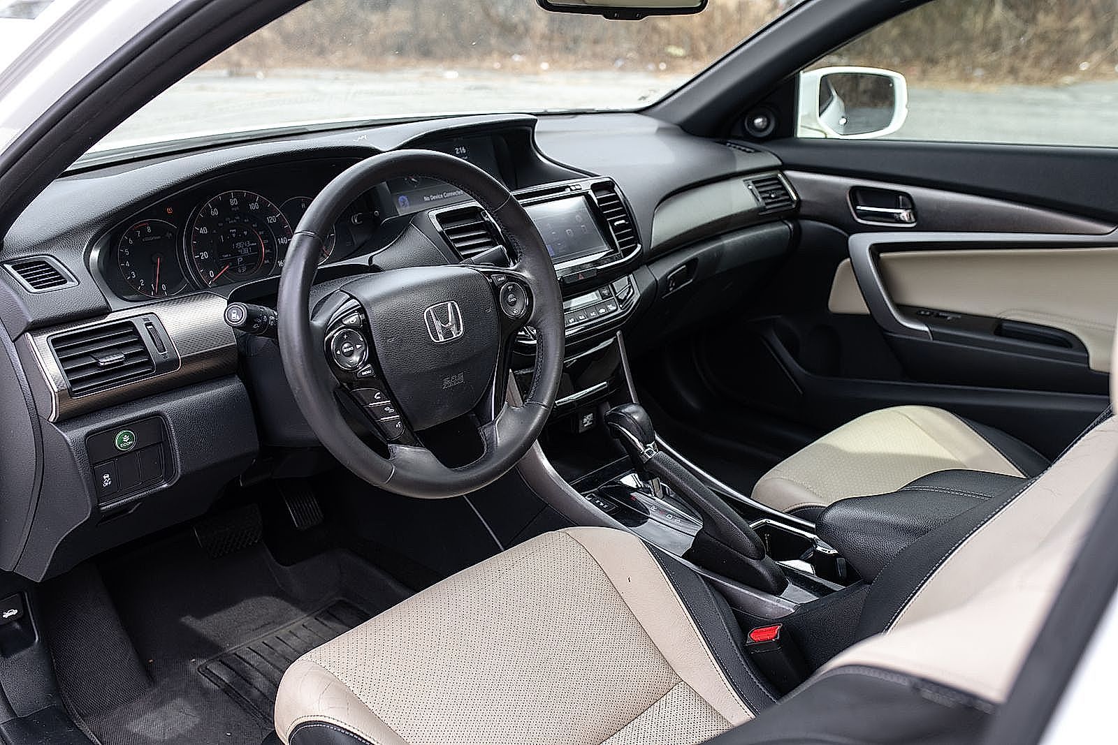 Vehicle image 23 of 28