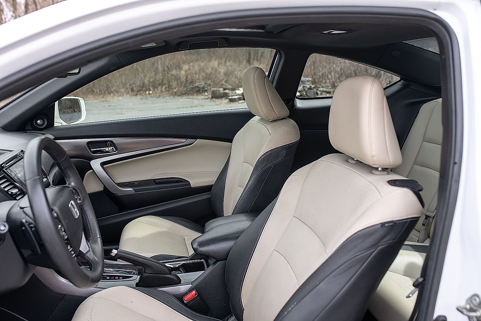 Vehicle image 22 of 28