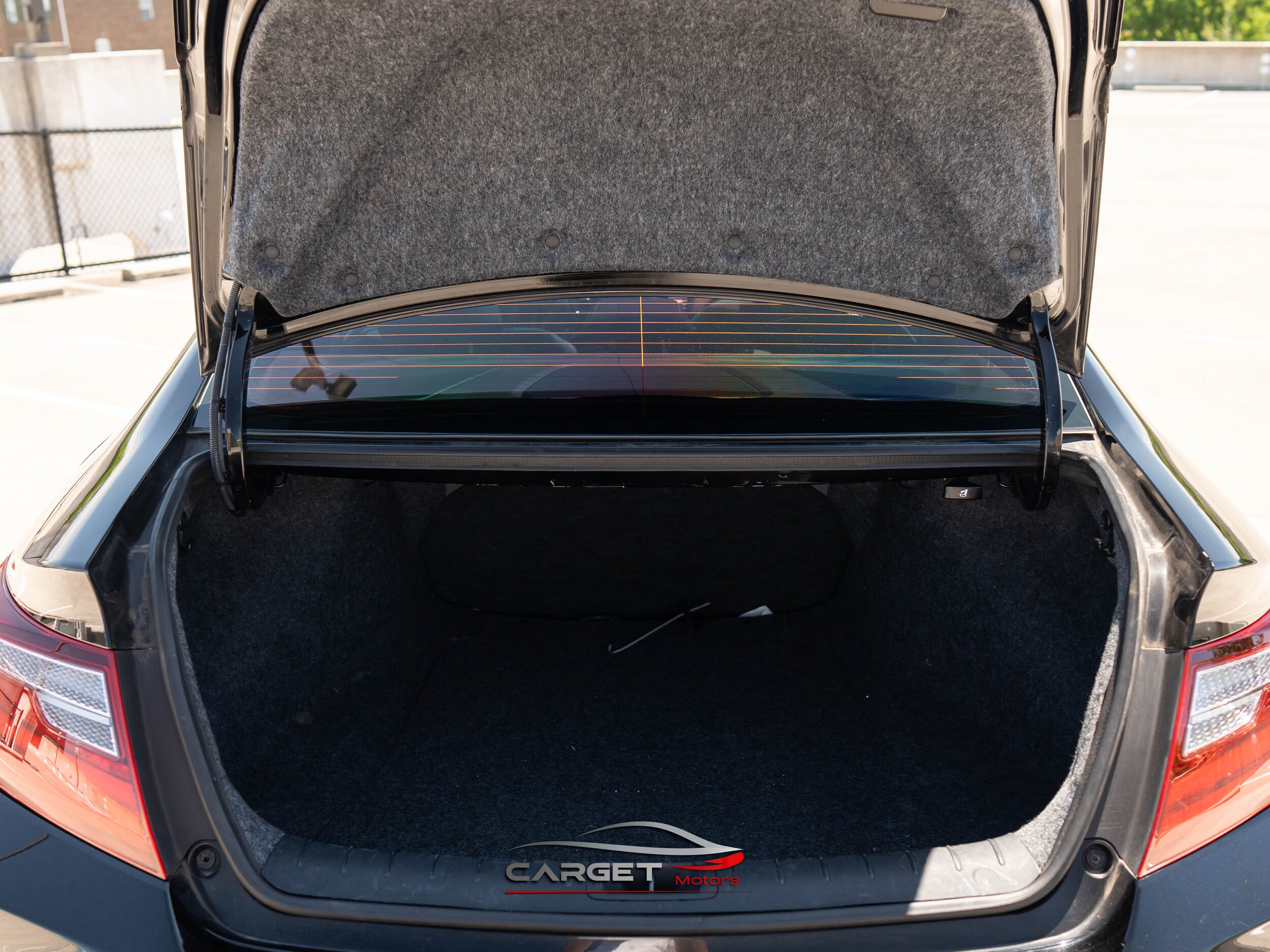 Vehicle image 36 of 40