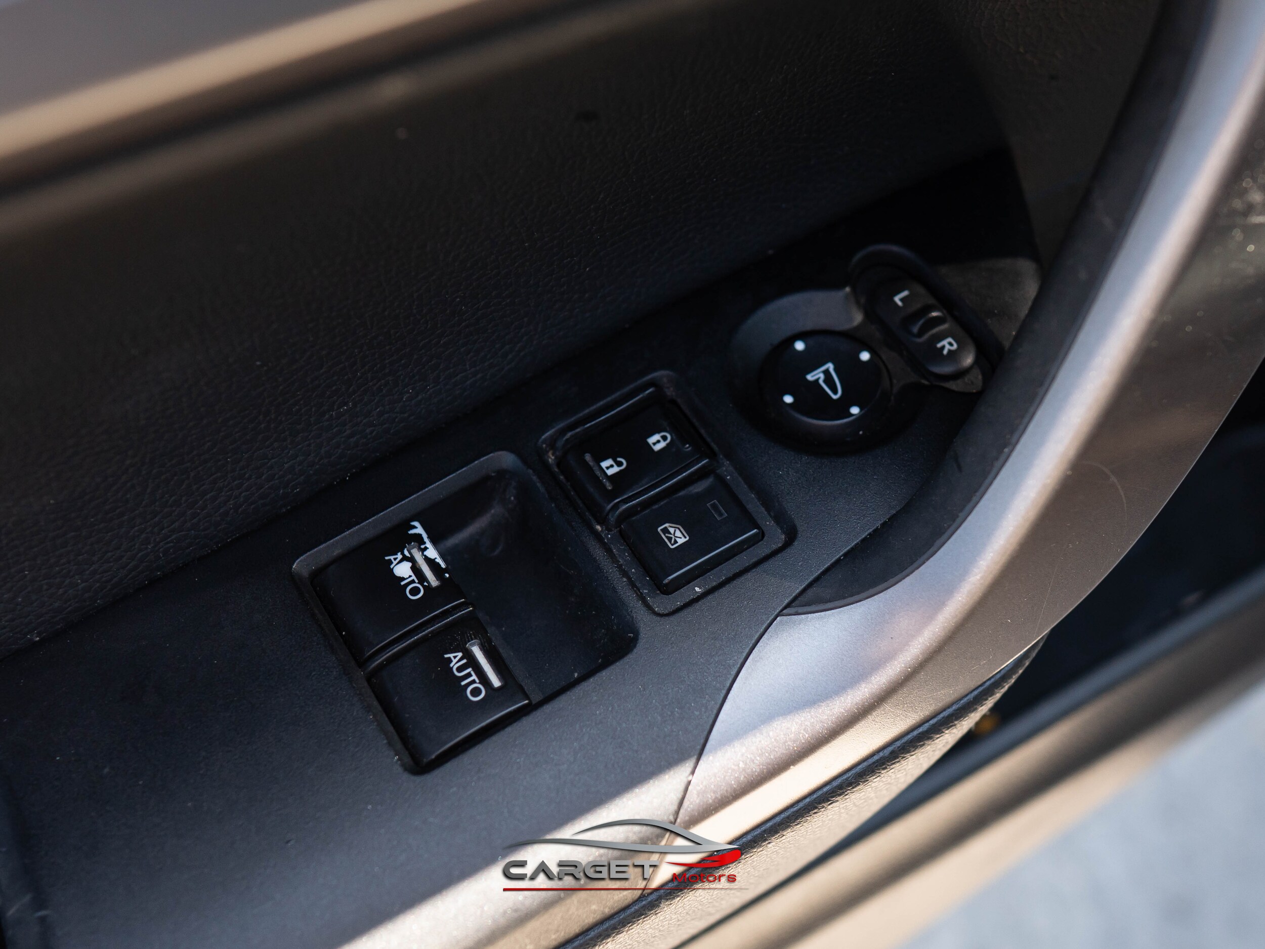 Vehicle image 31 of 40