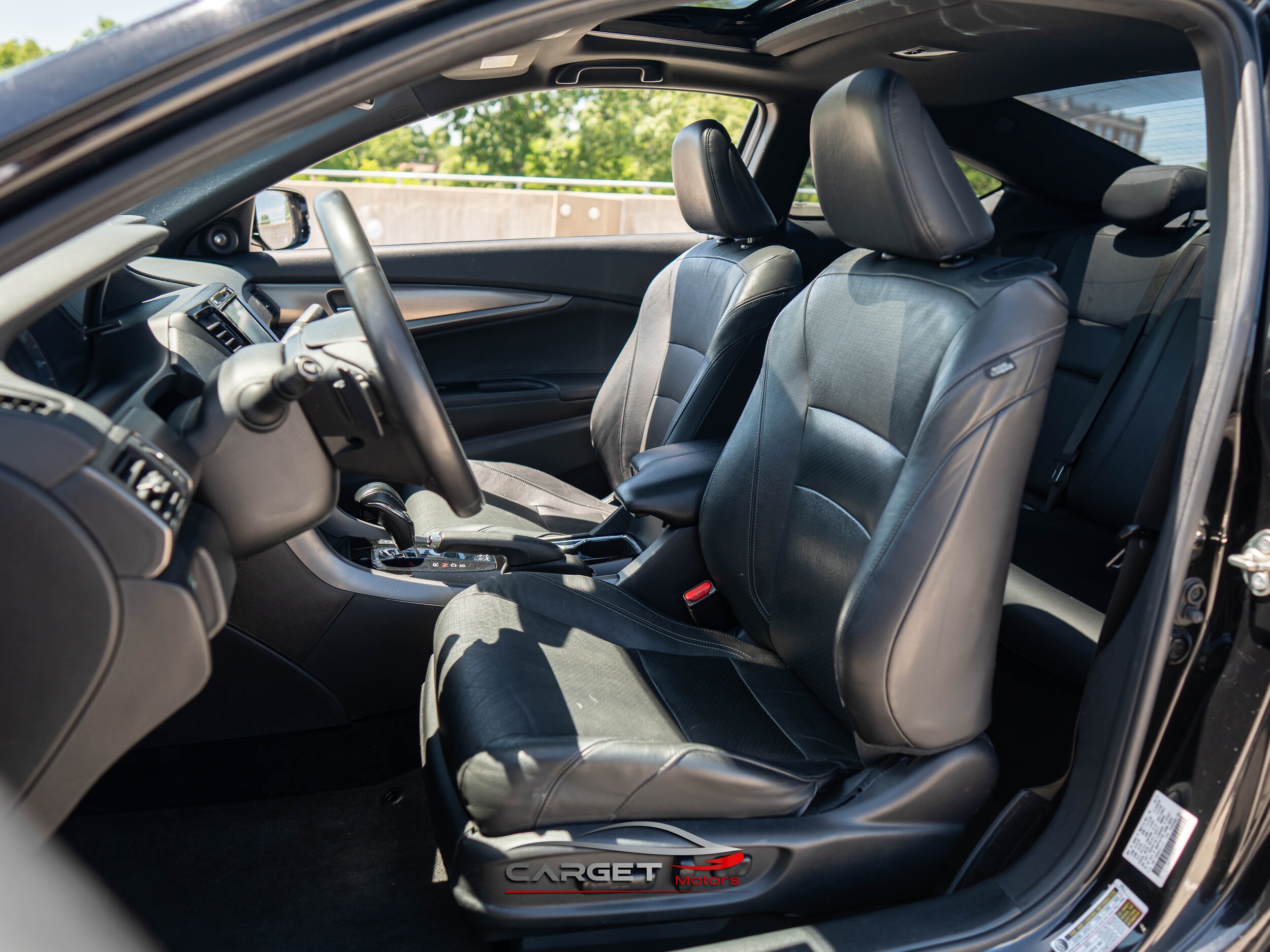 Vehicle image 12 of 40