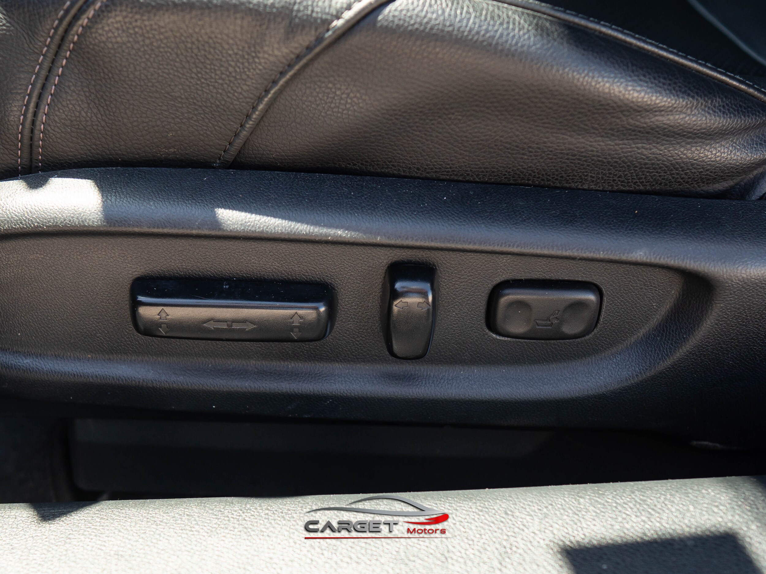Vehicle image 30 of 40