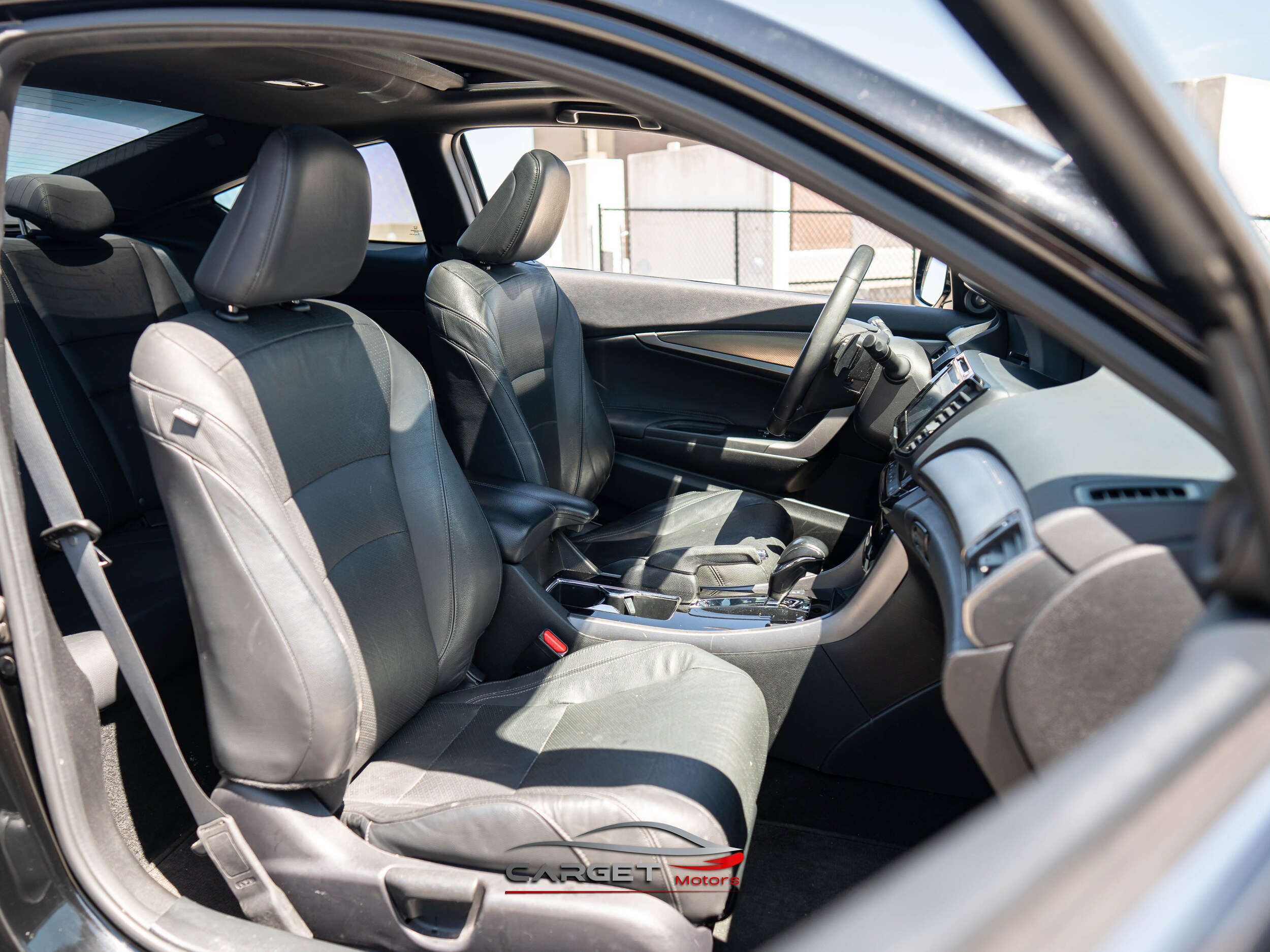 Vehicle image 13 of 40