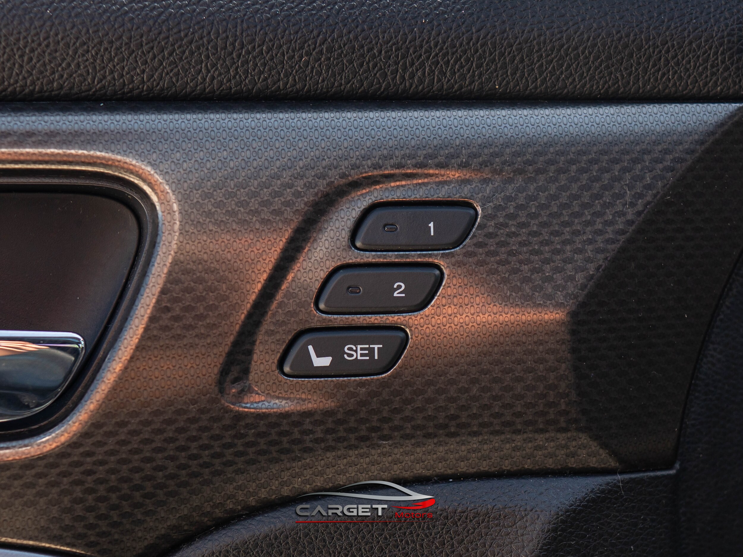 Vehicle image 32 of 40