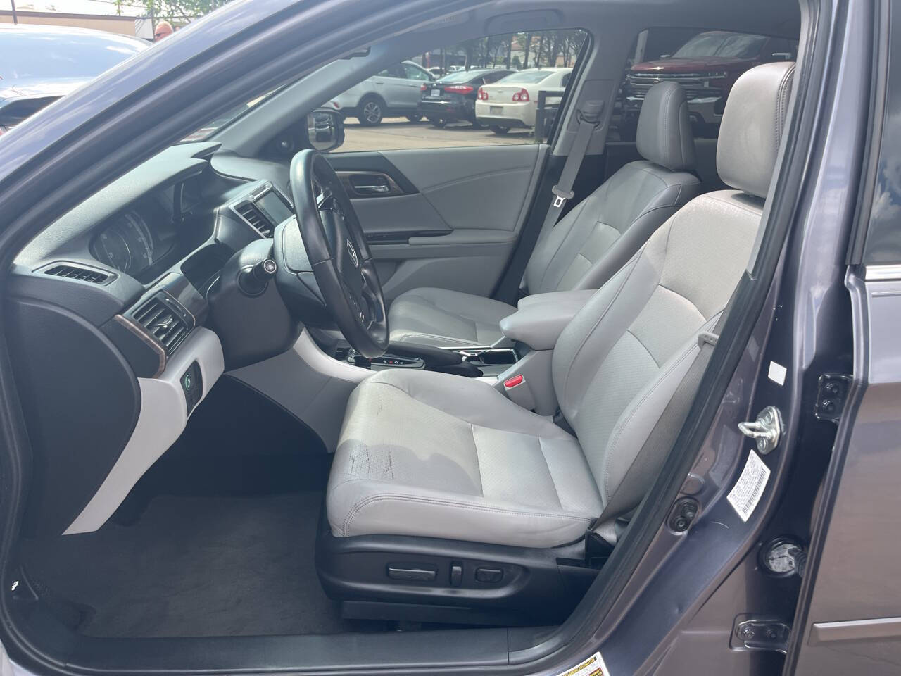 Vehicle image 6 of 18