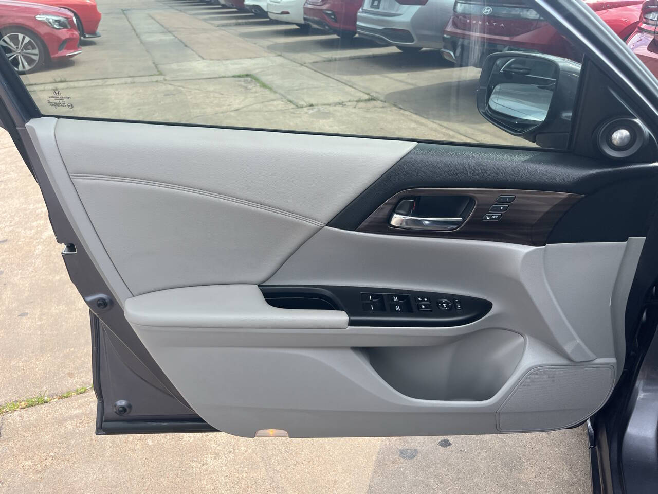 Vehicle image 5 of 18
