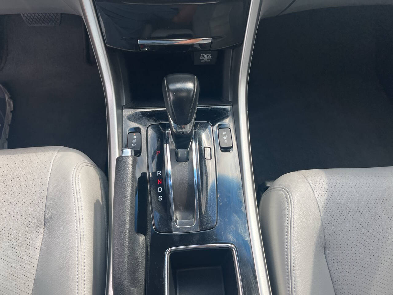 Vehicle image 9 of 18