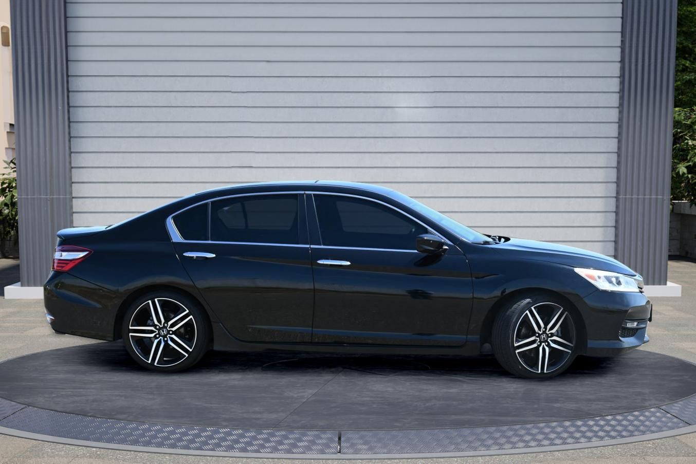 2016 Honda Accord Sport Image 3 of 22
