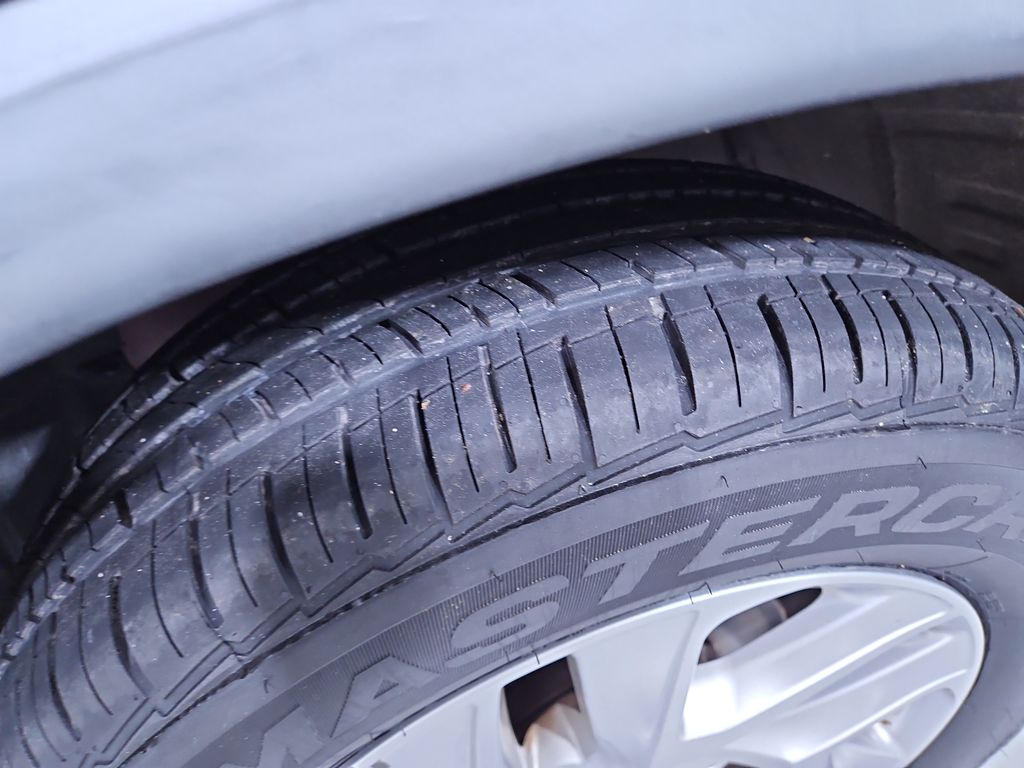 Vehicle image 26 of 28