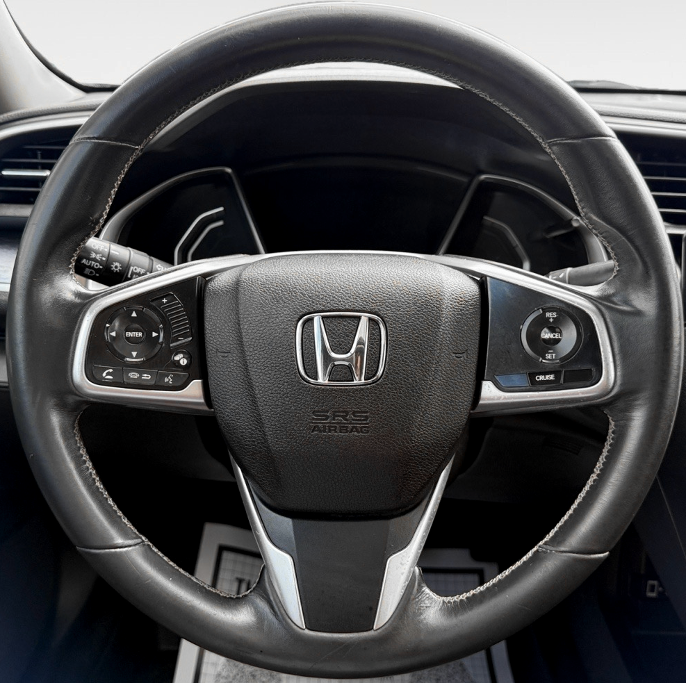 Vehicle image 17 of 33