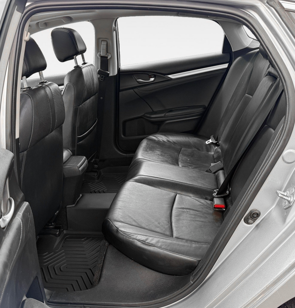 Vehicle image 13 of 33