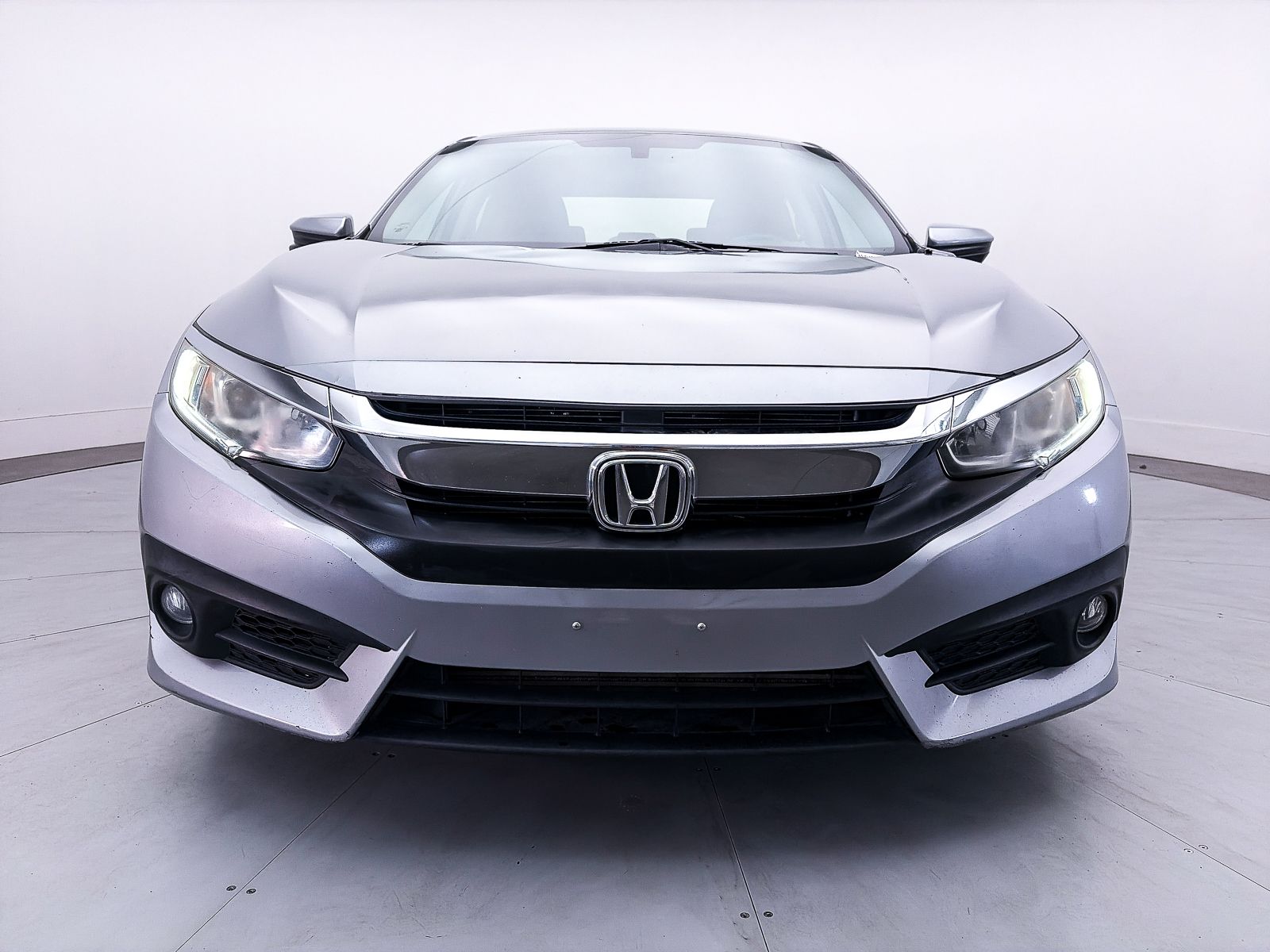 2016 Honda Civic EX-T Image 2 of 30