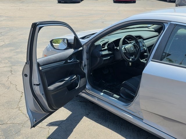 Vehicle image 18 of 34