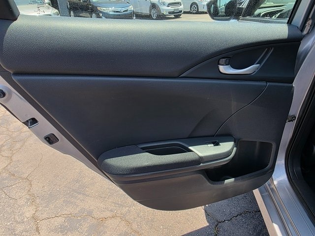 Vehicle image 28 of 34