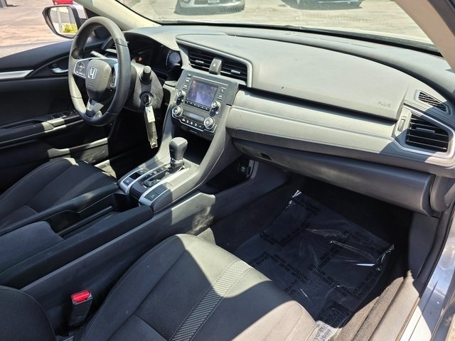 Vehicle image 17 of 34