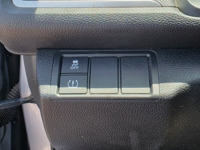 Vehicle image 31 of 34