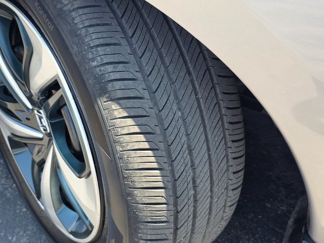Vehicle image 9 of 34
