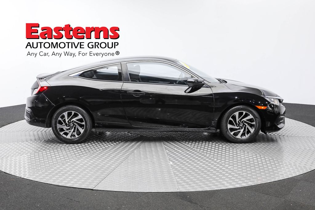 Vehicle image 17 of 60
