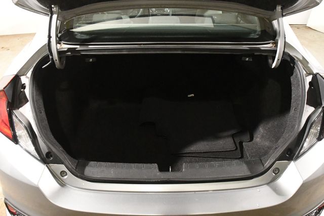 Vehicle image 16 of 20