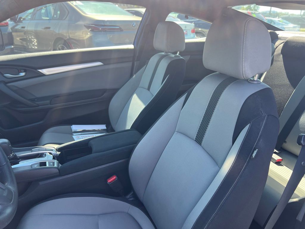 Vehicle image 11 of 28