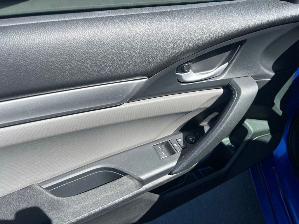 Vehicle image 20 of 28