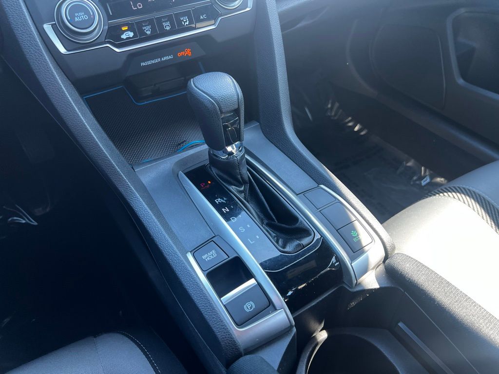Vehicle image 19 of 28