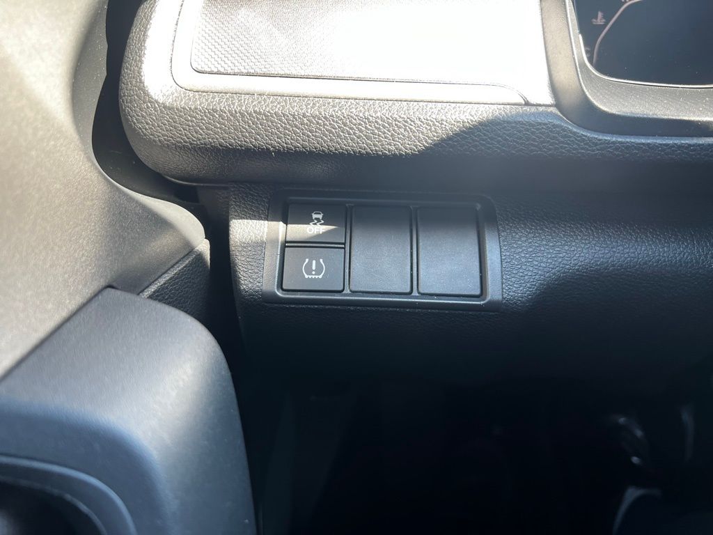Vehicle image 22 of 28