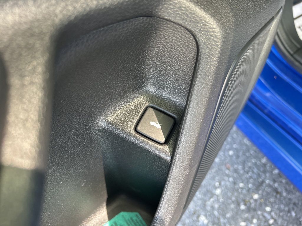 Vehicle image 19 of 50