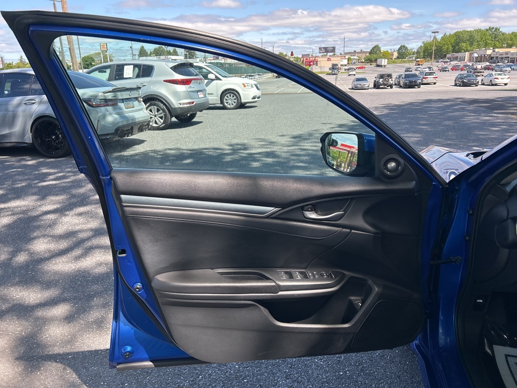 Vehicle image 16 of 50