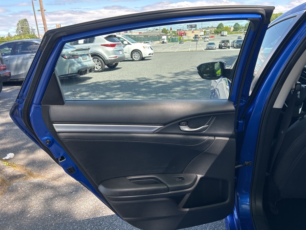 Vehicle image 33 of 50