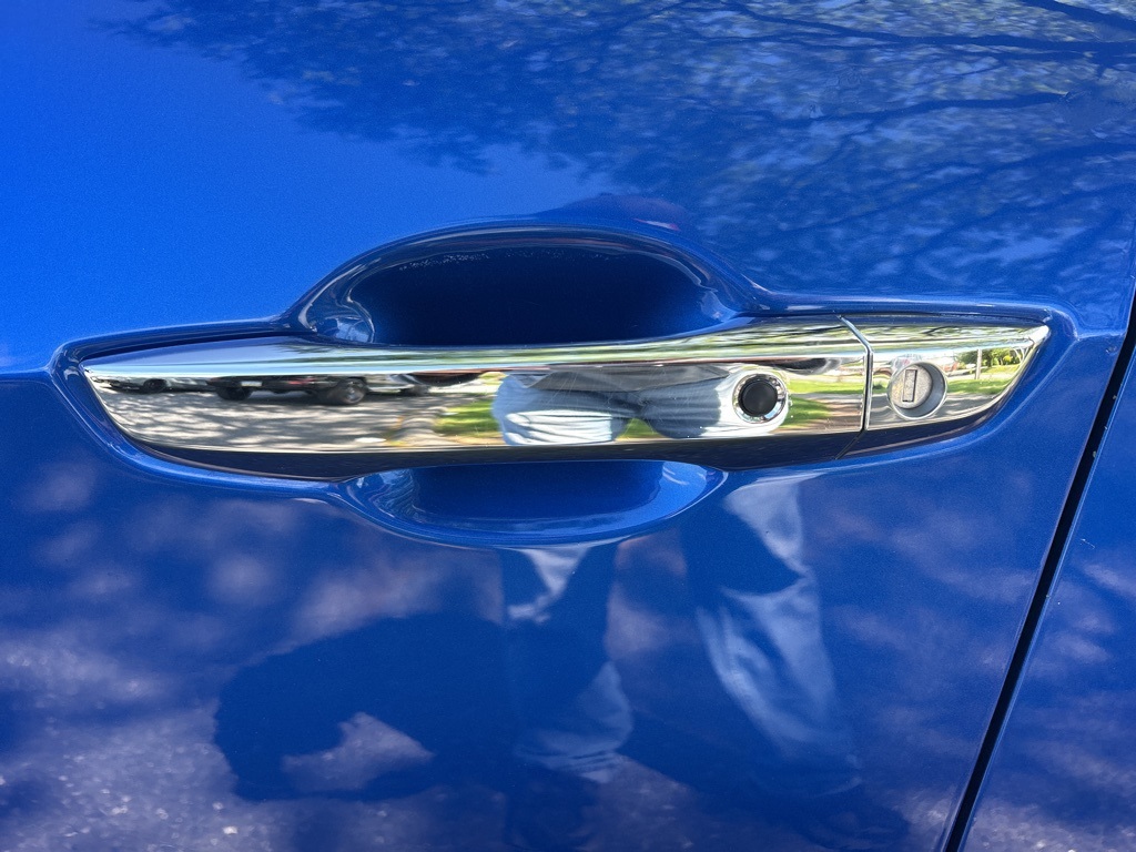 Vehicle image 13 of 50