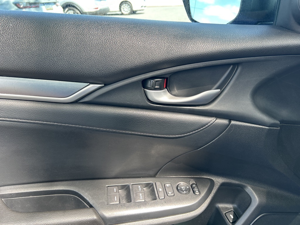 Vehicle image 18 of 50