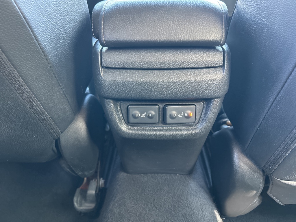 Vehicle image 37 of 50
