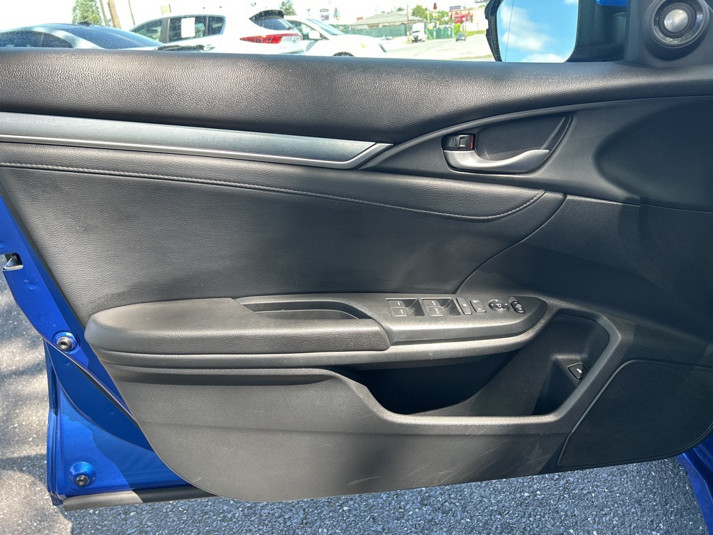 Vehicle image 17 of 50