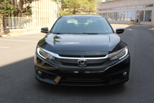 2016 Honda Civic Touring Image 2 of 34