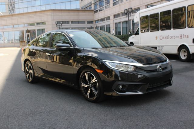 2016 Honda Civic Touring Image 3 of 34
