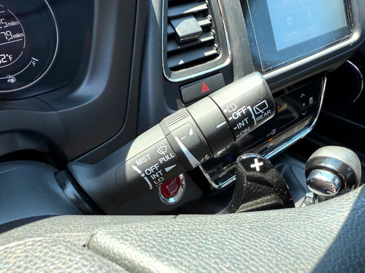 Vehicle image 25 of 29