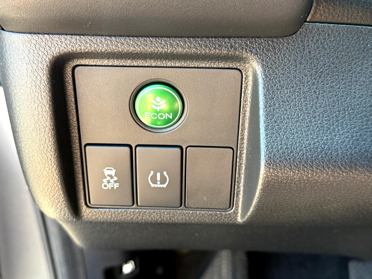 Vehicle image 24 of 29