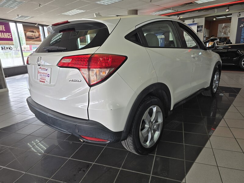 2016 Honda HR-V LX Image 2 of 26