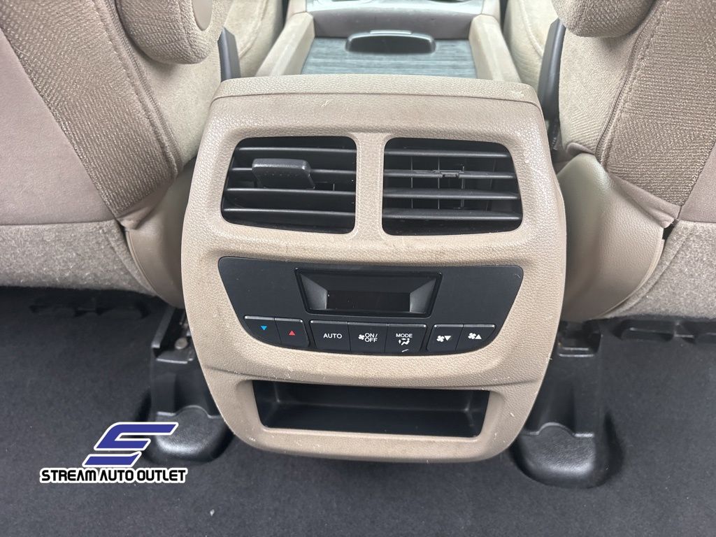 Vehicle image 24 of 33
