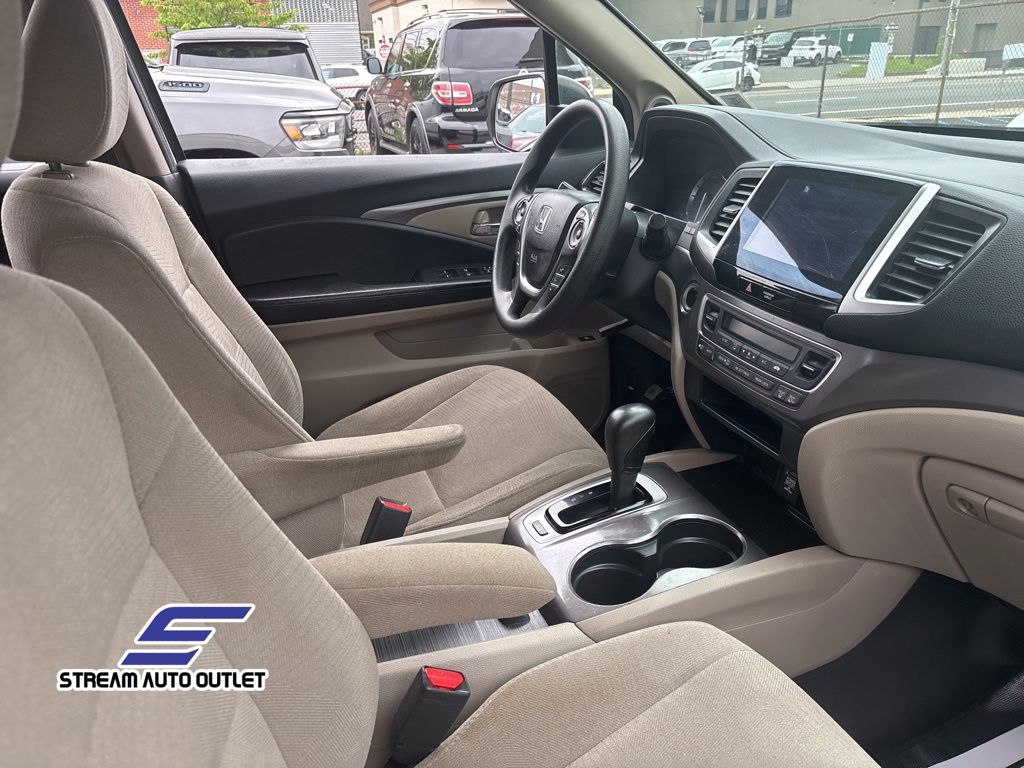 Vehicle image 15 of 33