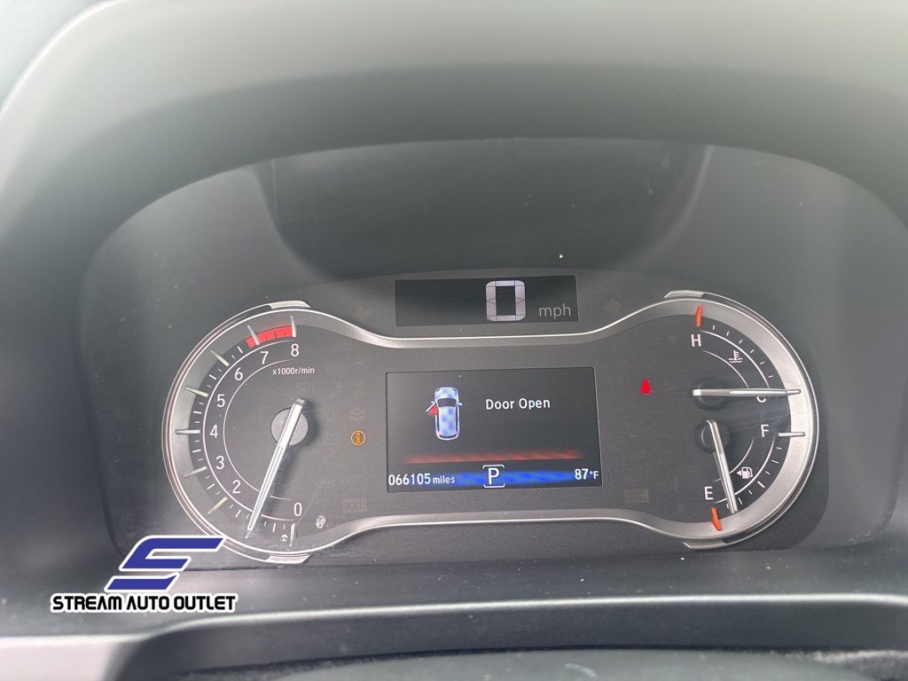 Vehicle image 17 of 33