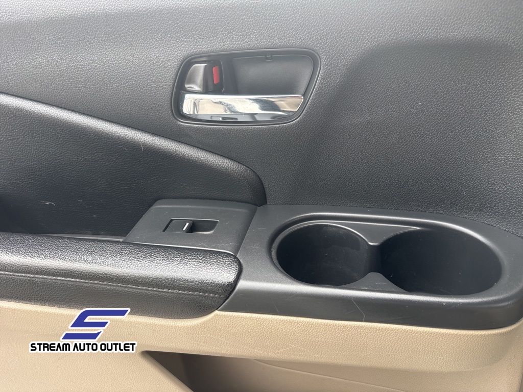 Vehicle image 28 of 33