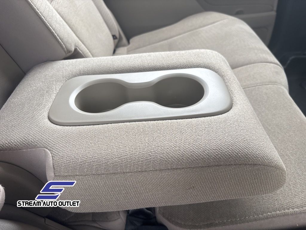 Vehicle image 25 of 33