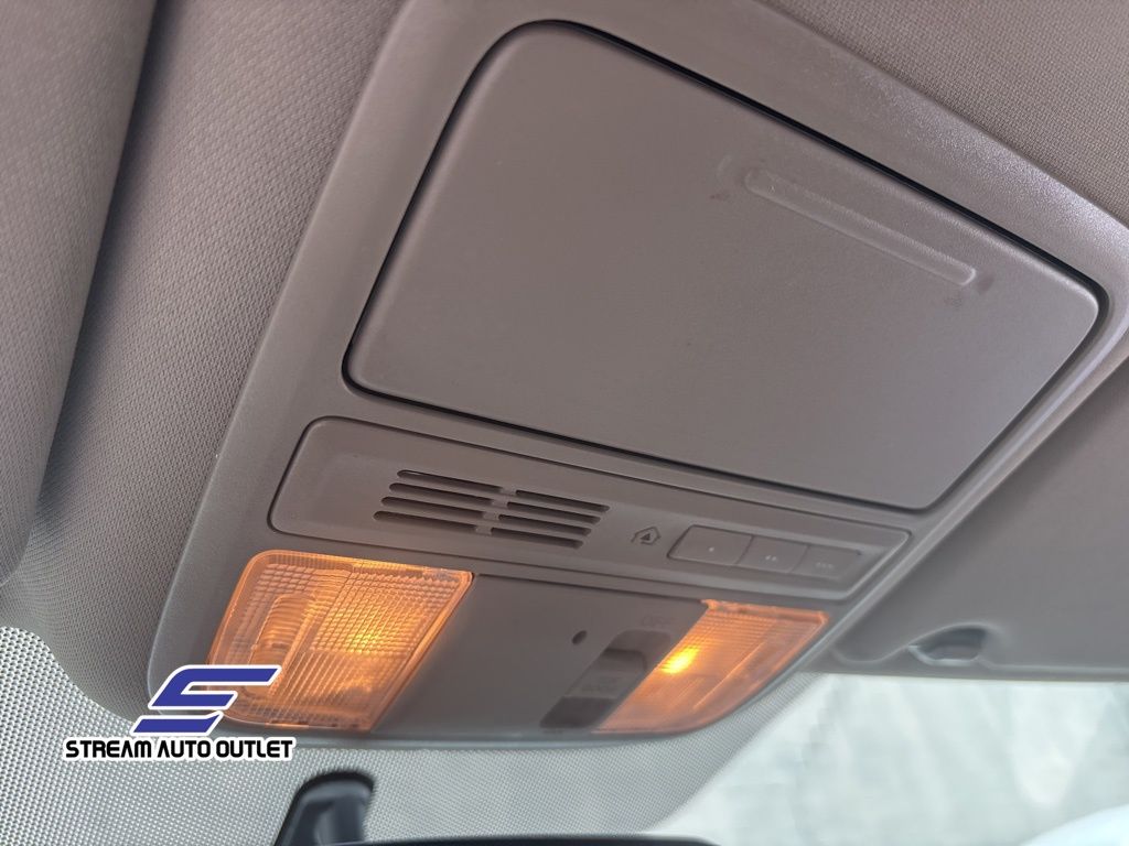 Vehicle image 27 of 33