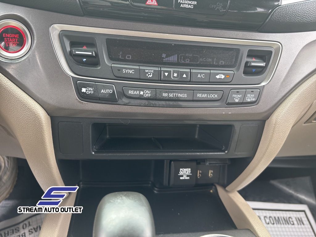 Vehicle image 32 of 33