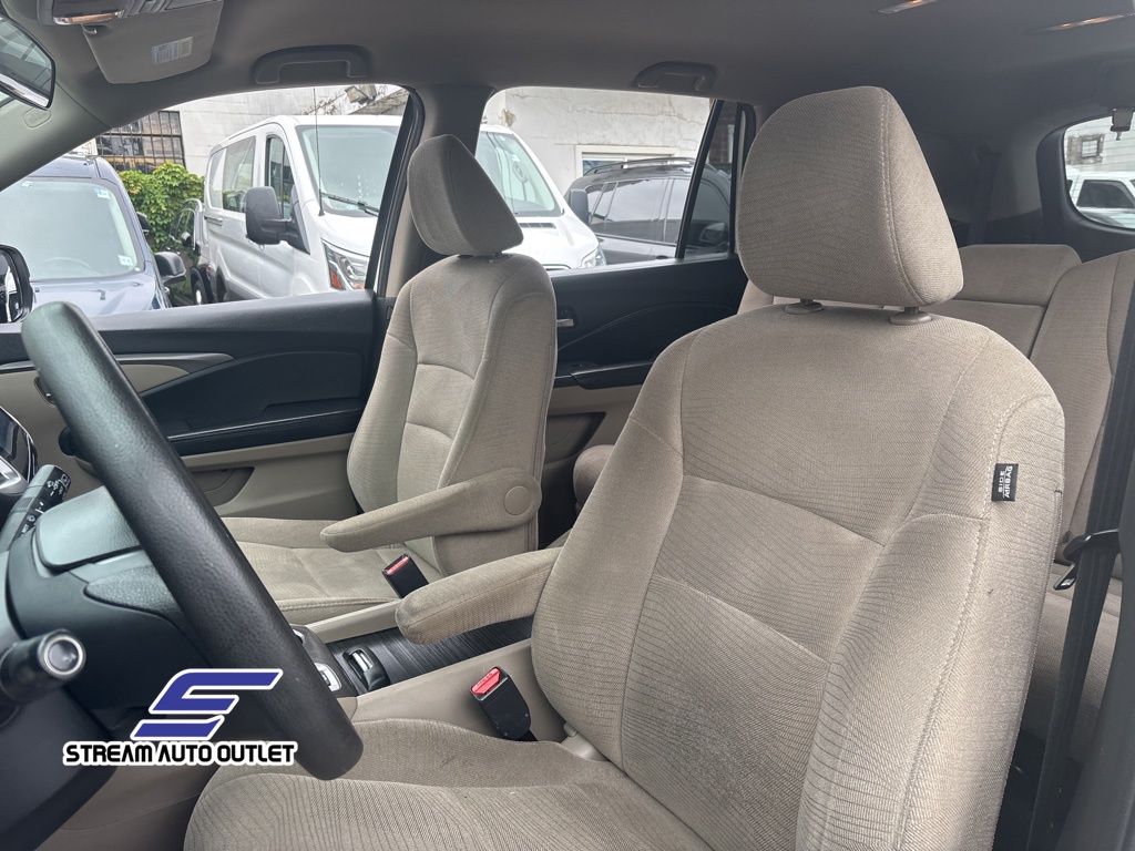 Vehicle image 9 of 33