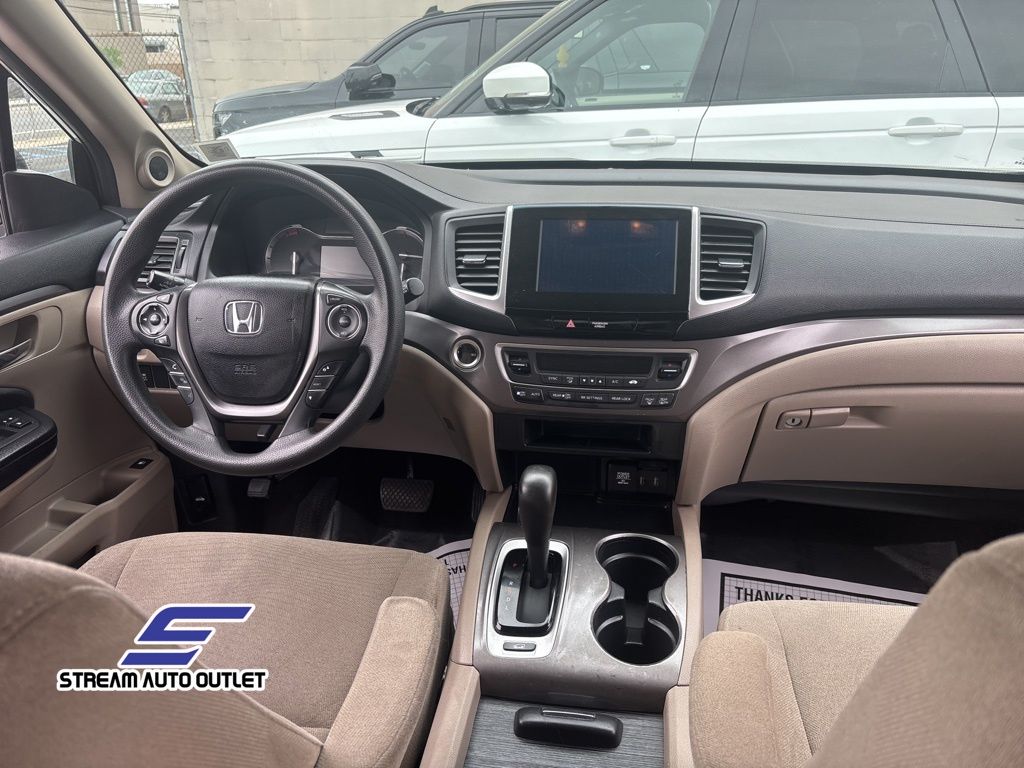 Vehicle image 13 of 33