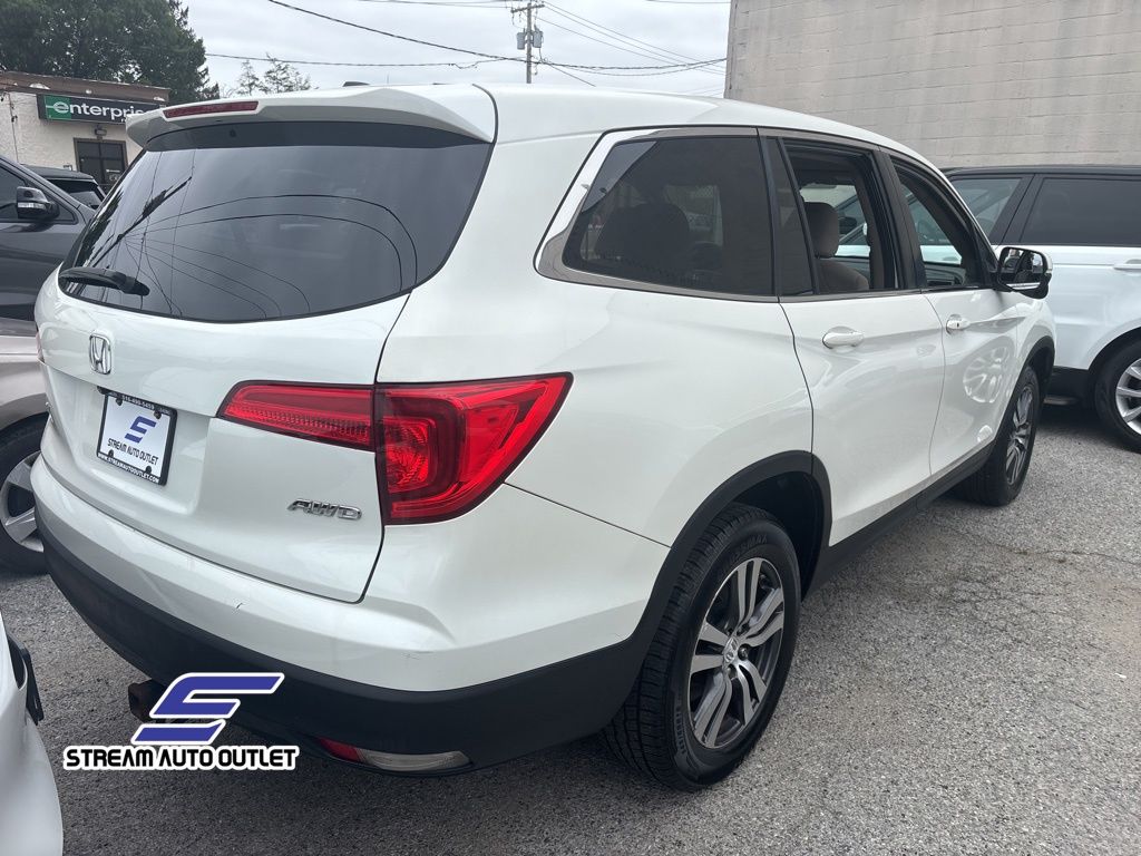 Vehicle image 4 of 33